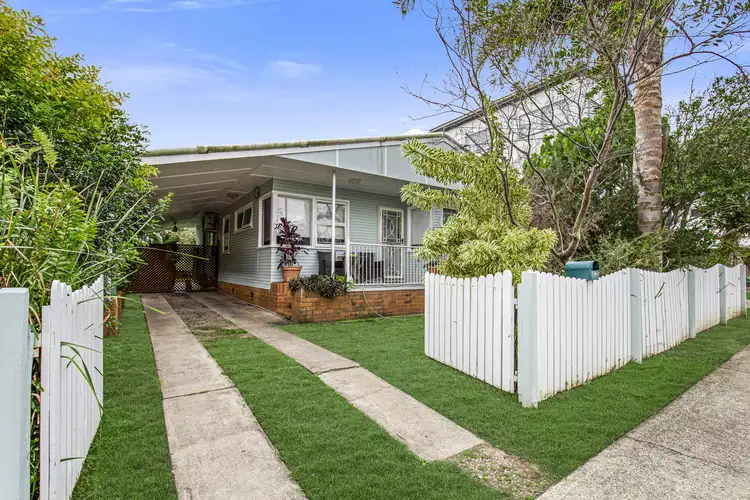 4 Alfred Street, Woody Point QLD 4019