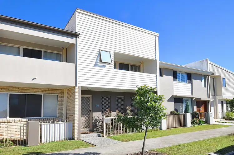 39 South Bay Drive, Varsity Lakes QLD 4227
