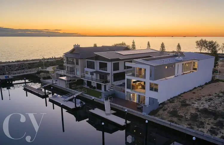 31 Chelydra Point, North Coogee WA 6163