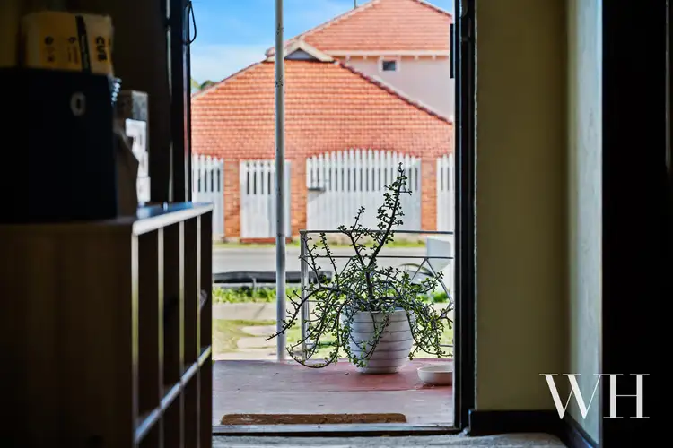 552 Rockingham Road, Lake Coogee WA 6166