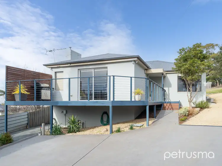 1 Bartlett Place, Lindisfarne TAS 7015