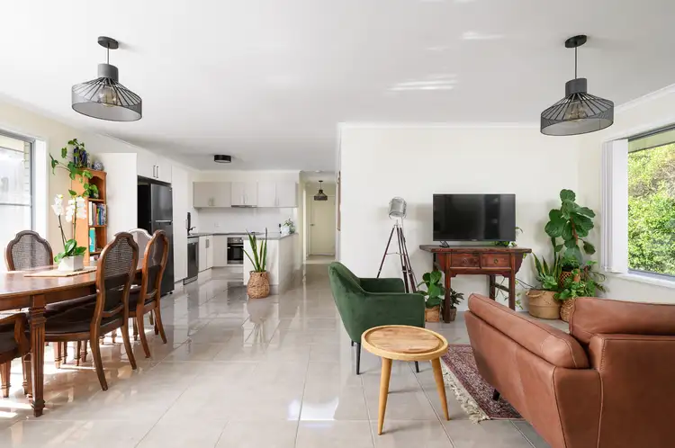 4 Wisteria Lane, Southside QLD 4570