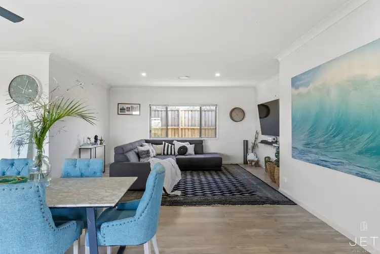 4 Woodfull Crescent
