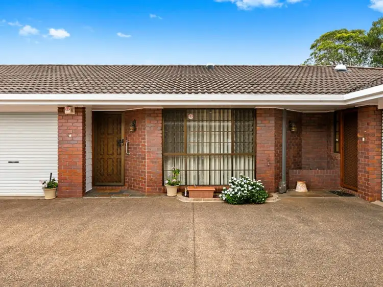 2/11A Gatfield Street, Newtown QLD 4350