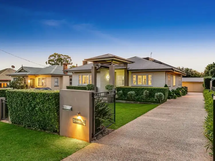9 Glendower Street, Mount Lofty QLD 4350
