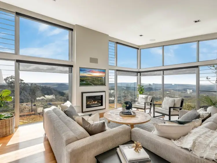 15 St Ives Court, Mount Lofty QLD 4350