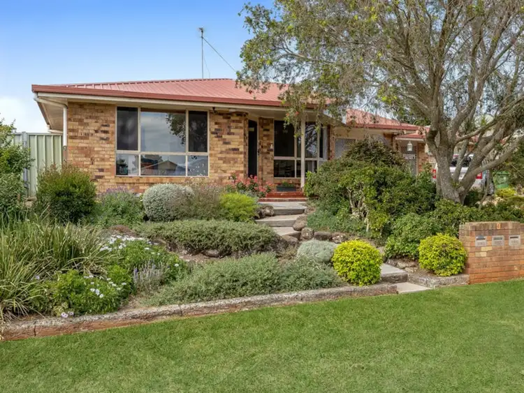 1/4 Araluen Court, Kearneys Spring QLD 4350