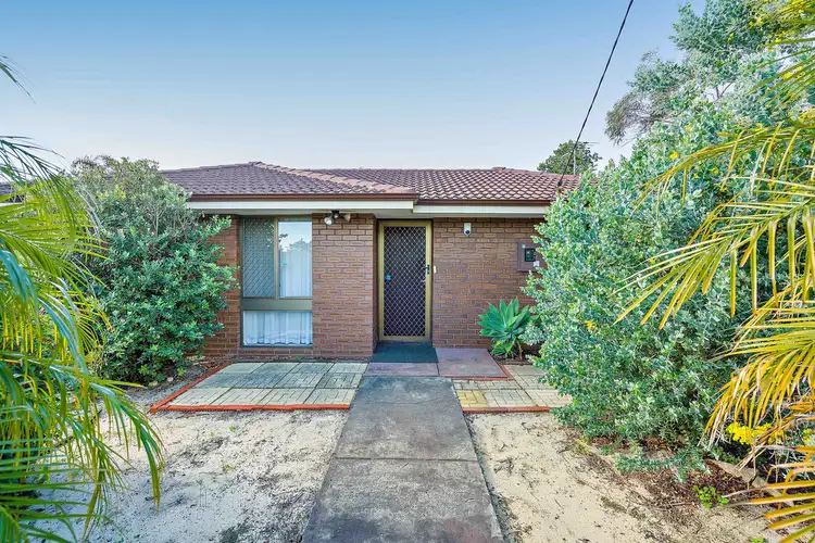 Second view of Homely house listing, 5 Kendal Court, Camillo WA 6111