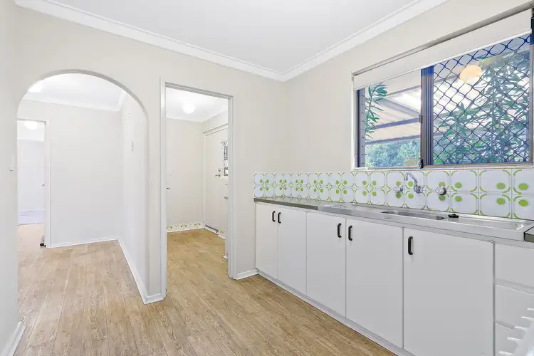 Sixth view of Homely house listing, 5 Kendal Court, Camillo WA 6111
