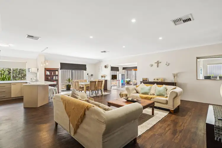 2 Salzburg Way, Wanneroo WA 6065