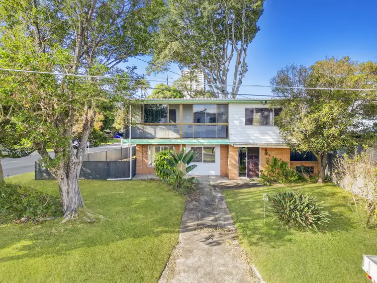23 Clinton Avenue, Burleigh Waters QLD 4220