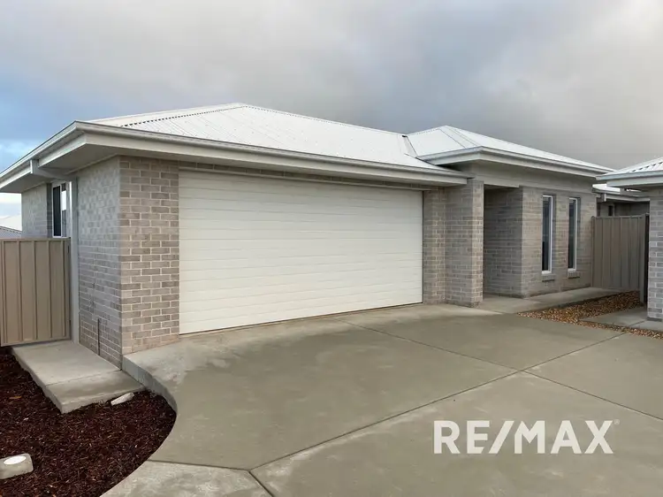 2/12 Mitta Mitta Place, Gobbagombalin NSW 2650