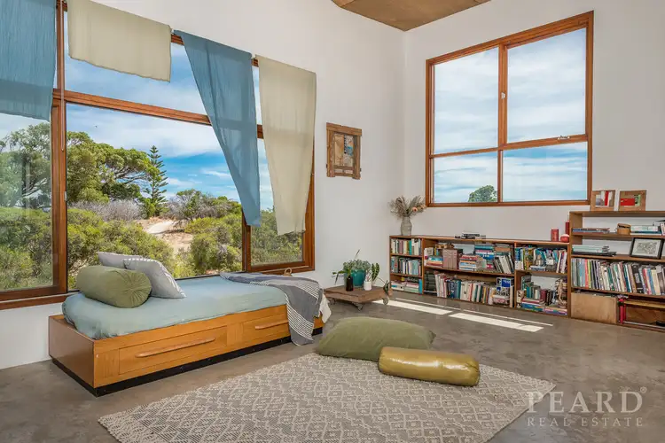 16 Stuart Place, Two Rocks WA 6037
