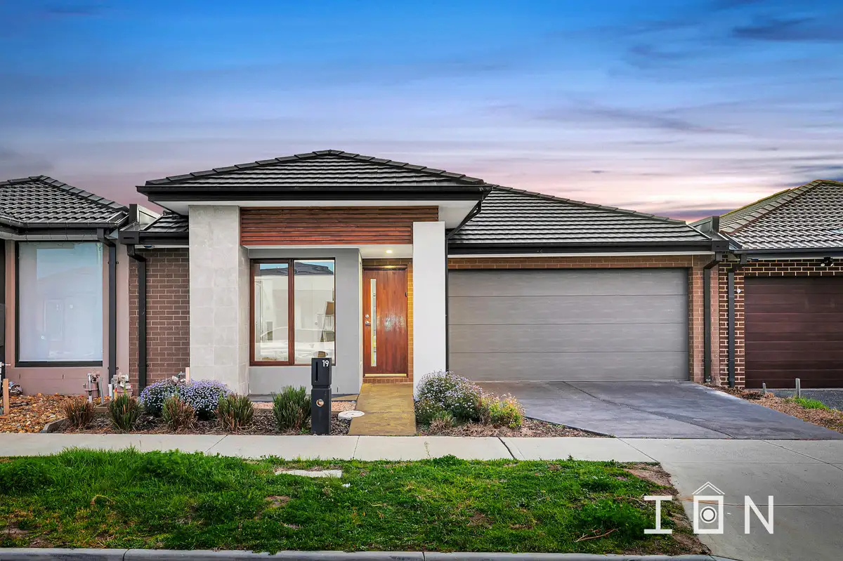 Main view of Homely house listing, 19 Compass Rise, Hampton Park VIC 3976