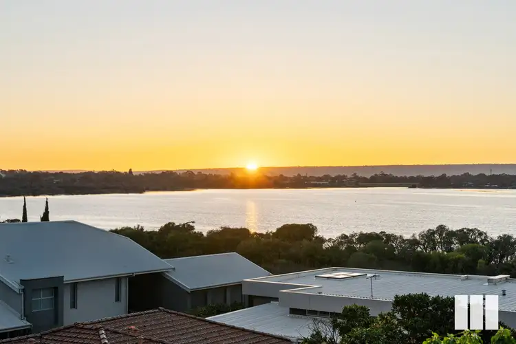 136 River Way, Salter Point WA 6152