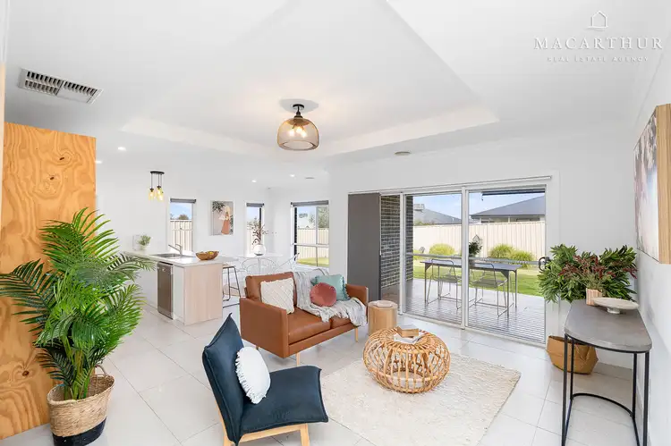Second view of Homely house listing, 7 Morris Crescent, Gobbagombalin NSW 2650