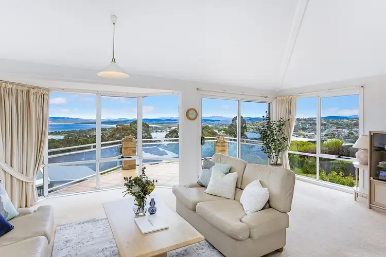 2/28 Lakeview Avenue, Merimbula NSW 2548