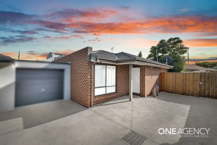 2/3 Rosscommon Place, Seabrook VIC 3028