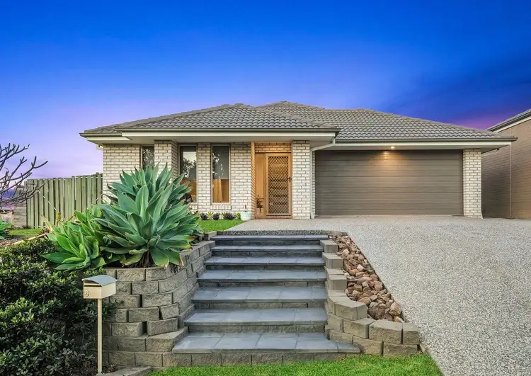 6 Beaufortia Street, Deebing Heights QLD 4306