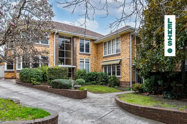 2/5 Woonsocket Court, St Kilda VIC 3182