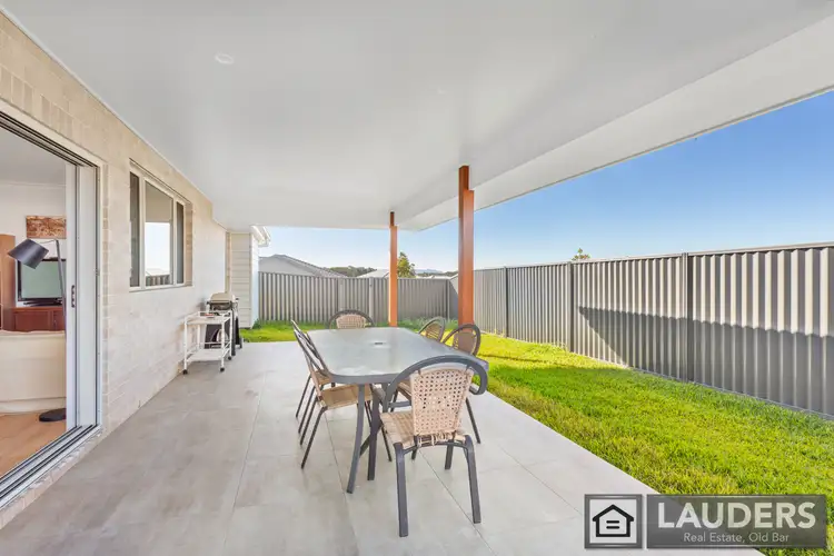 8 Ondaroo Crest, Old Bar NSW 2430