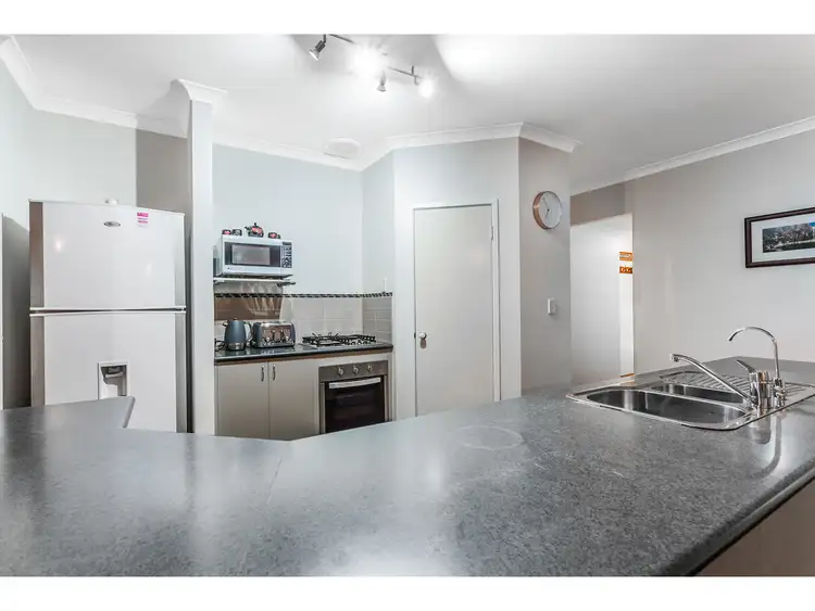 Sixth view of Homely house listing, 8 Axbridge Link, Leda WA 6170