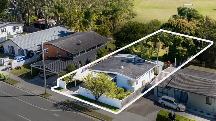 45 Ridgeway Avenue, Southport QLD 4215