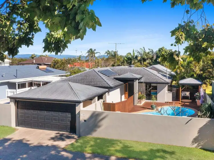215 Sunshine Boulevard, Mermaid Waters QLD 4218