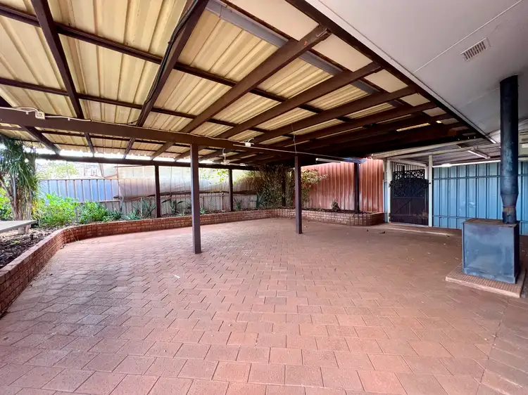 4 Gandawarra Crescent