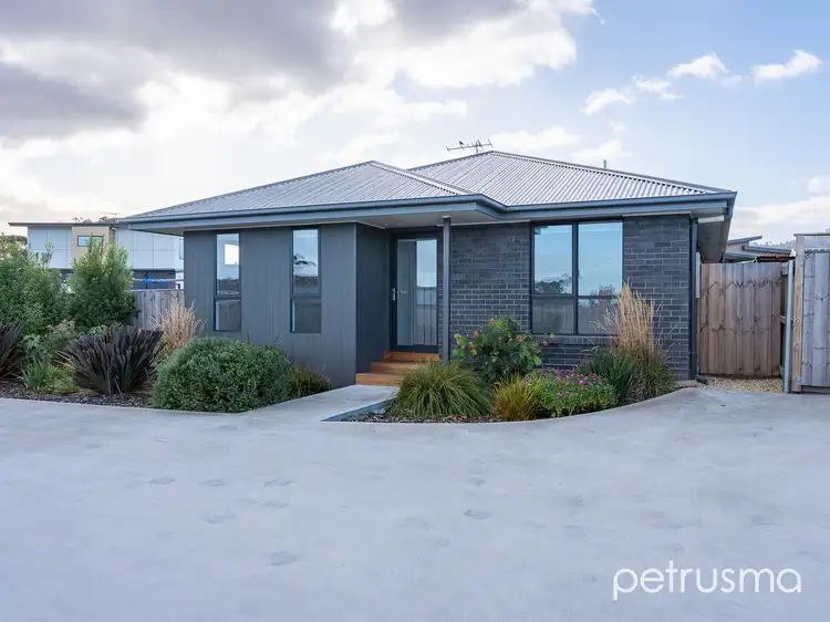 2/11 Banksfield Street, Rokeby TAS 7019