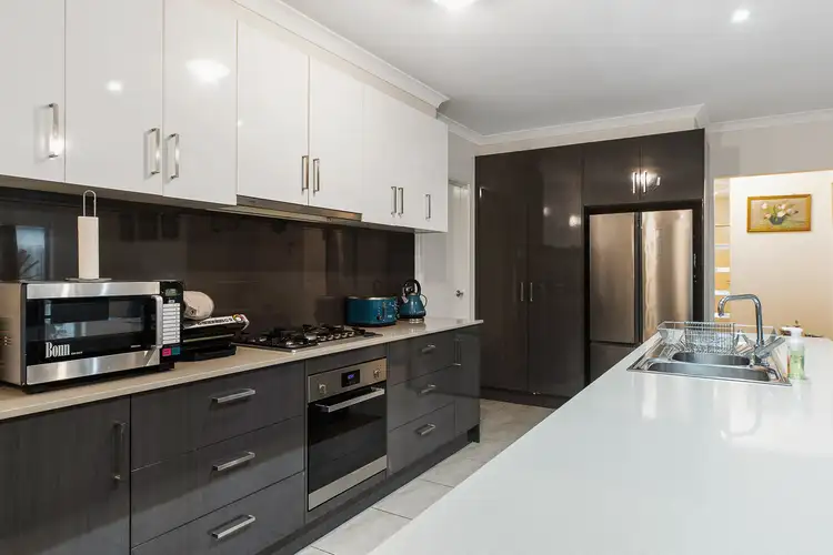 24 Dina Retreat, Carrum Downs VIC 3201