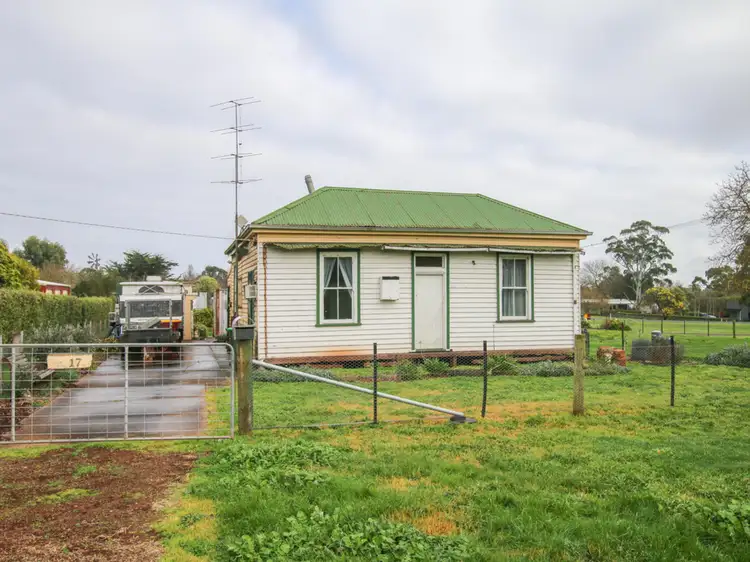 17 Burchett Street, Penshurst VIC 3289