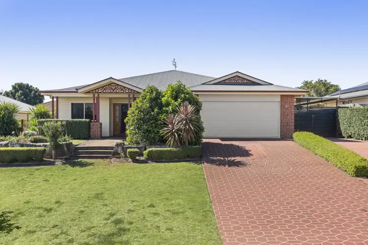 10 Kestrel Drive, Highfields QLD 4352