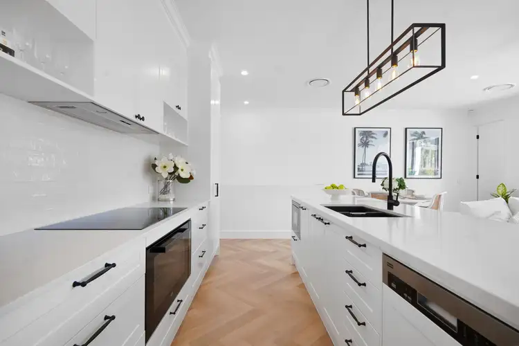 2/18 Illawong Street, Chevron Island QLD 4217