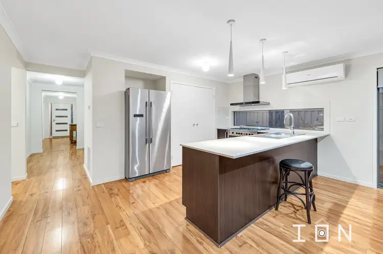 Fifth view of Homely house listing, 2 Pilmer Place, Cranbourne East VIC 3977