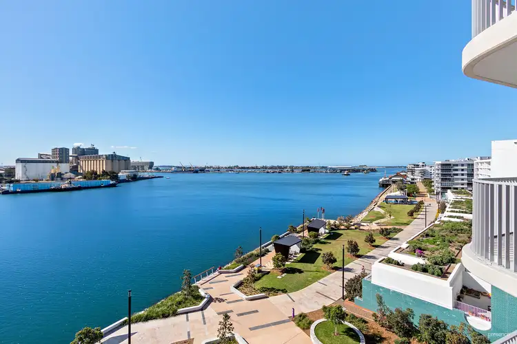 602/29 Honeysuckle Drive, Newcastle NSW 2300