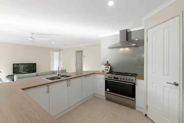 Fifth view of Homely house listing, 8 Jurang Way, Skye VIC 3977