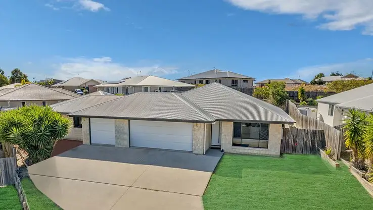 11 & 11a Palmerston Court, New Auckland QLD 4680