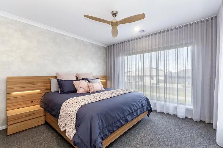 Second view of Homely house listing, 5 Drayton Place, Warrnambool VIC 3280