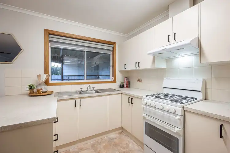 Sixth view of Homely unit listing, 2/99 Mitchell Street, Wodonga VIC 3690