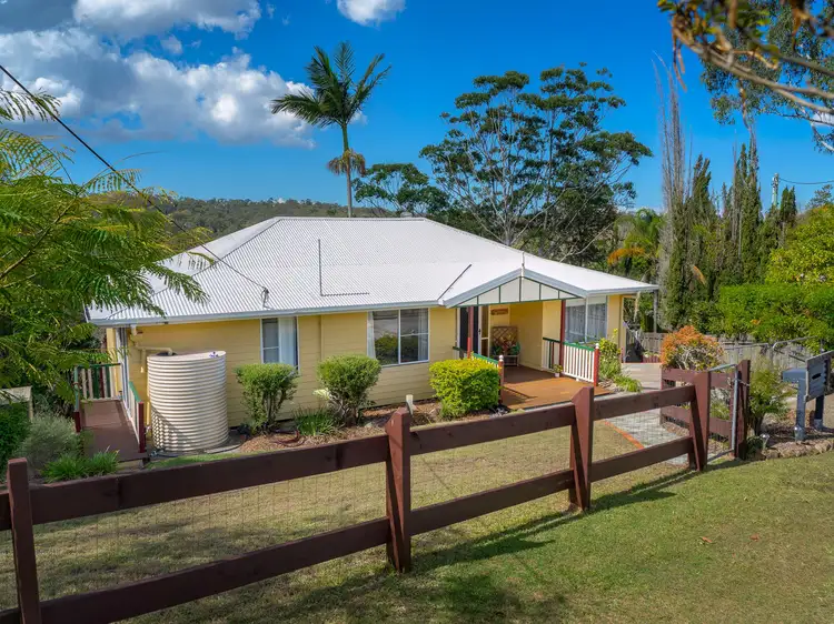 5 Logan Court, Clear Mountain QLD 4500