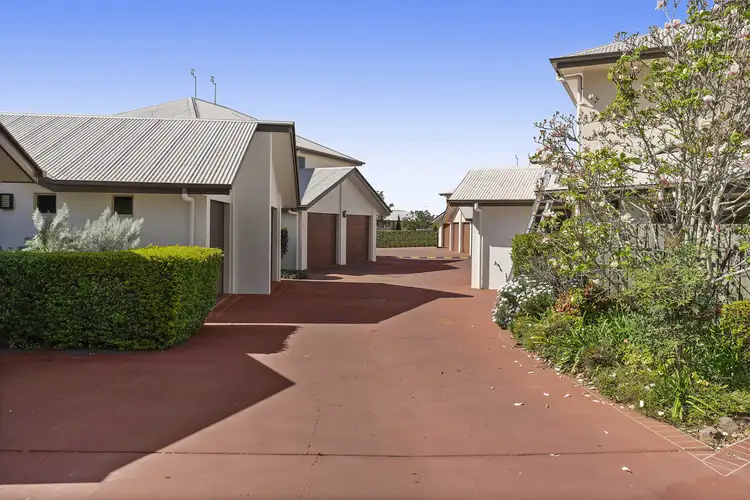 2/16 Anzac Avenue, Newtown QLD 4350
