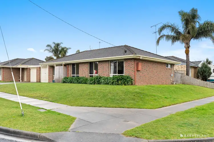 19 Dunbarton Drive, Pakenham VIC 3810