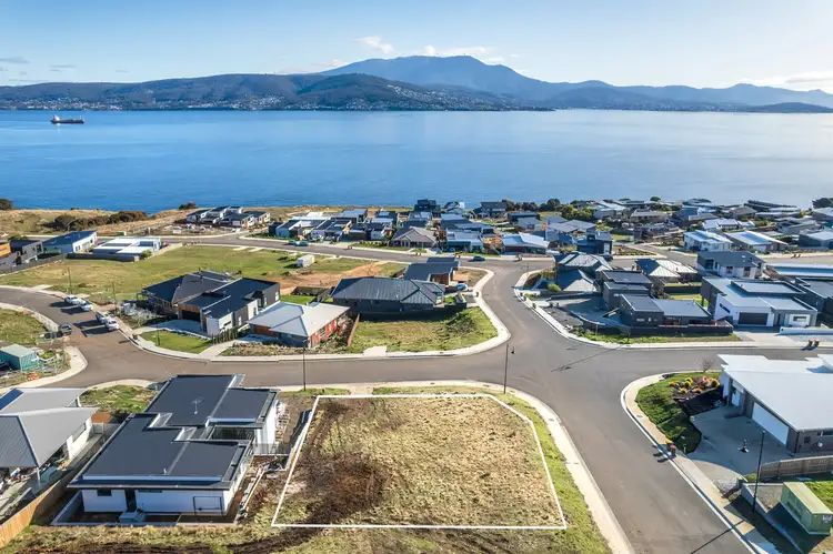 13 Cherrington Drive, Tranmere TAS 7018