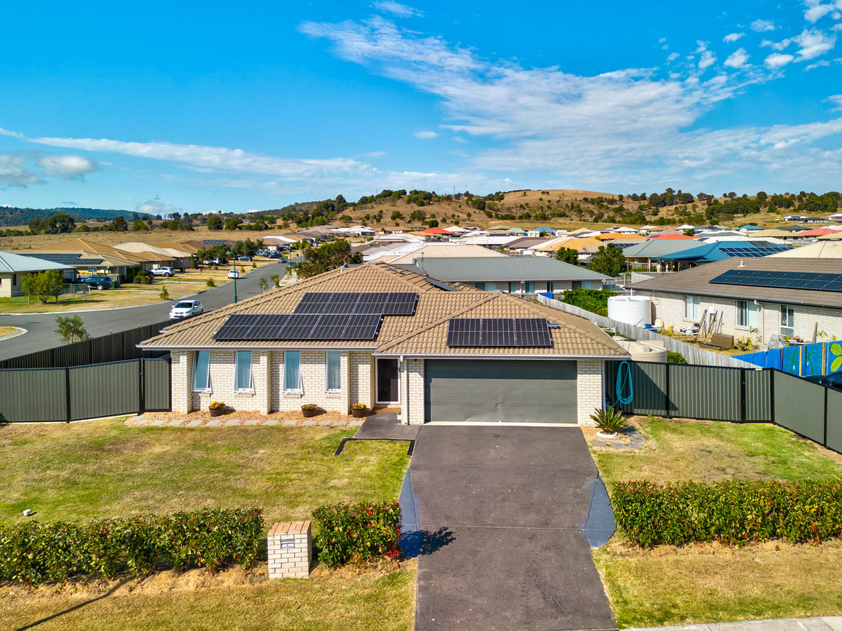 8 Peregrine Drive, Lowood QLD 4311