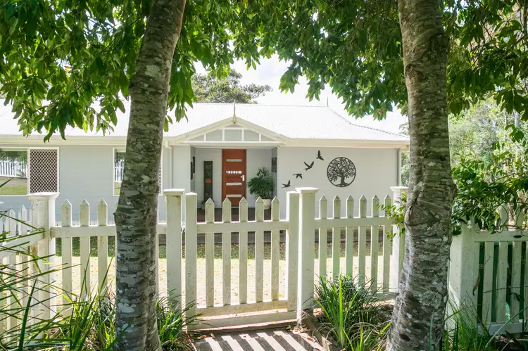 64 Clearview Drive, Lake Macdonald QLD 4563