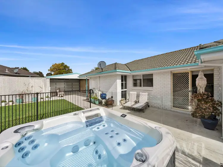 4 Larkin Close