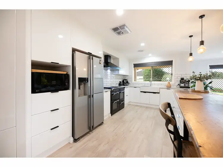 Sixth view of Homely house listing, 2 Down Court, West Wodonga VIC 3690