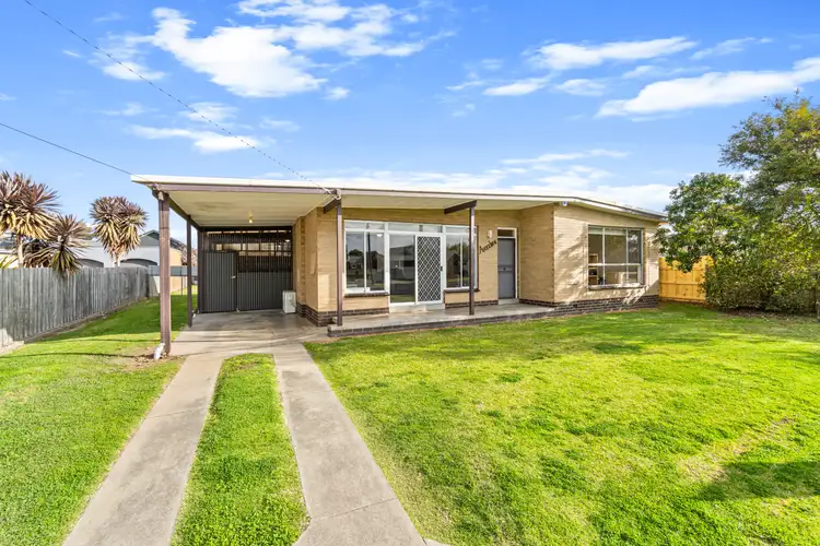 8 Vaughan Street, Stratford VIC 3862