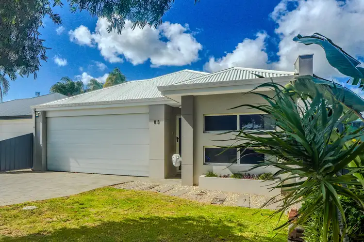 8B Crellin Way, Cloverdale WA 6105